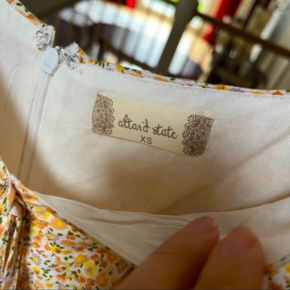 Altar’d State Elianna Floral Romper in Ditzy Micro Floral Print XS - Picture 4 of 10